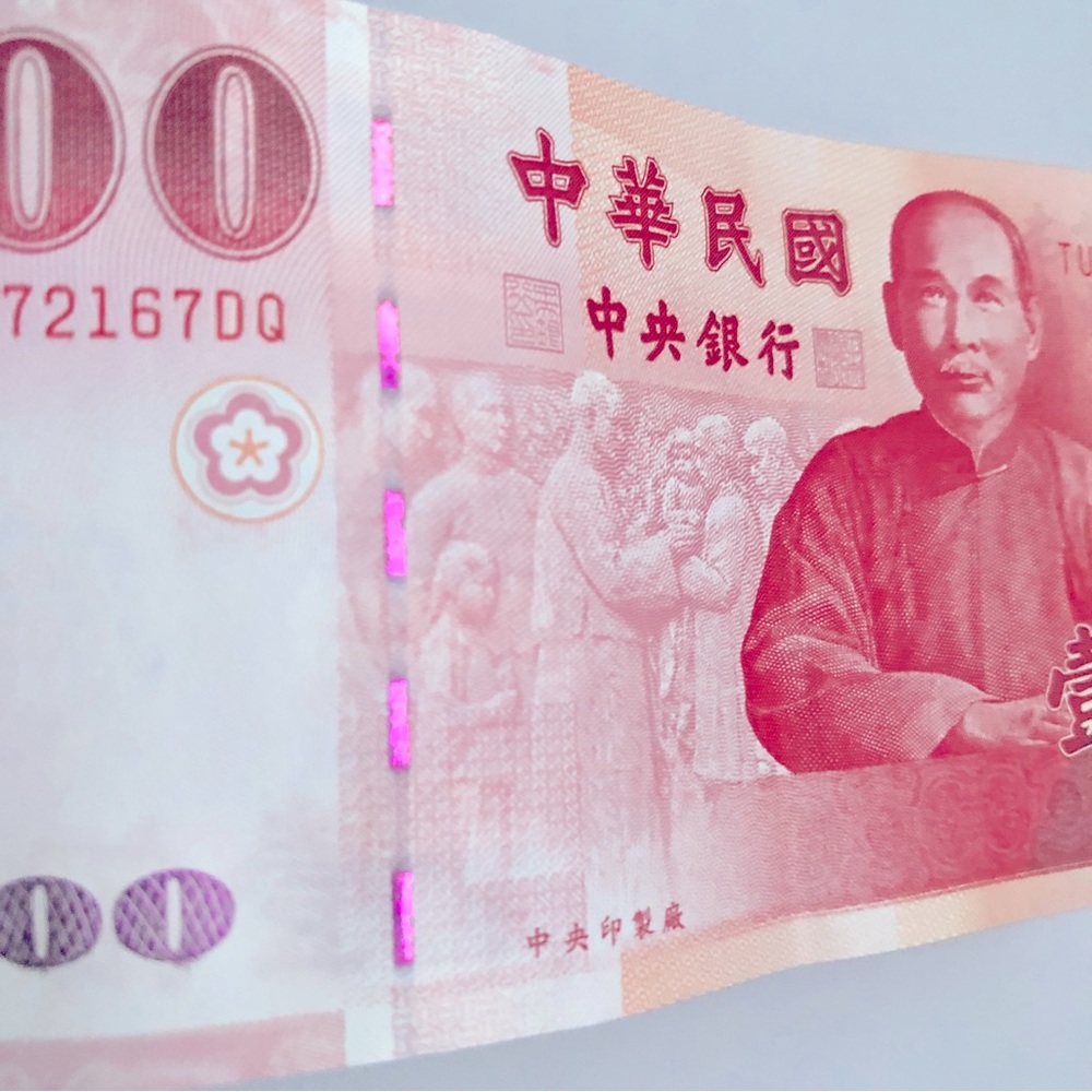 Vintage TAIWAN TWD 100 Yuan BANKNOTES Foreign Currency YEAR 2000 - Picture 4 of 12